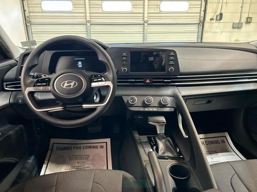 Abyss Black 2026 Hyundai ELANTRA SE