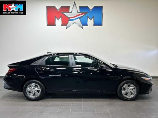 Abyss Black 2026 Hyundai ELANTRA SE