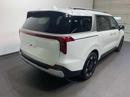 SNOW WHITE 2026 Kia Carnival EX