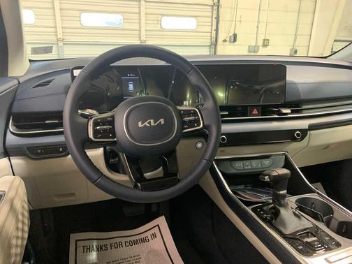 SNOW WHITE 2026 Kia Carnival EX