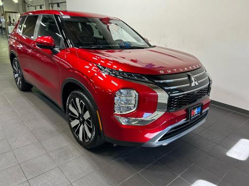 Red Diamond 2025 Mitsubishi Outlander SE 2.5 S-AWC