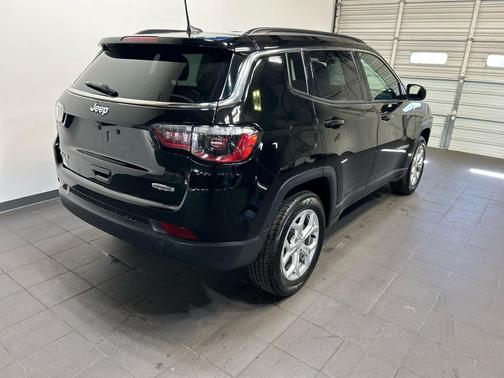 Diamond Black Crystal Pearlcoat 2024 Jeep Compass Latitude