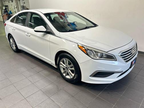 Quartz White Pearl 2017 Hyundai SONATA Base