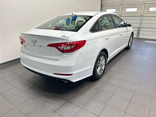 Quartz White Pearl 2017 Hyundai SONATA Base