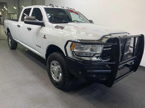 2022 RAM 3500 Tradesman Crew Cab 4x4 8' Box