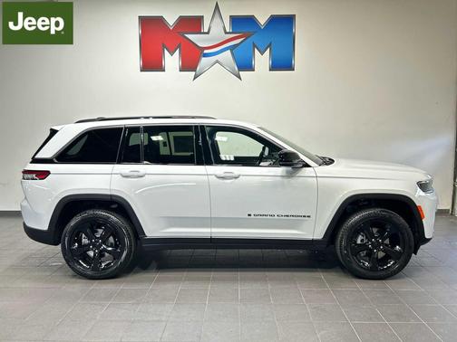 Bright White Clearcoat 2026 Jeep Grand Cherokee Limited