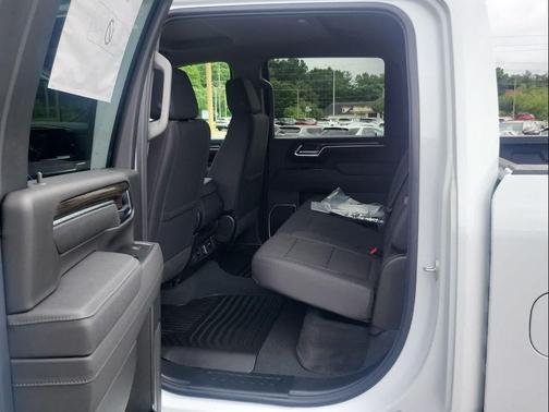 Summit White 2026 Chevrolet Silverado 3500 LT