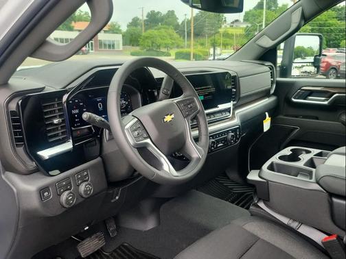 Summit White 2026 Chevrolet Silverado 3500 LT