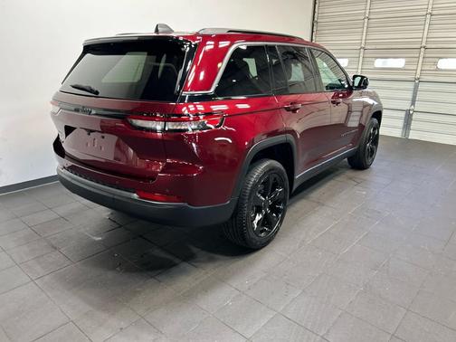 Velvet Red Pearlcoat 2026 Jeep Grand Cherokee Limited
