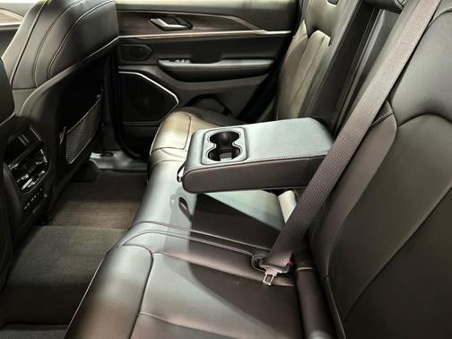 Velvet Red Pearlcoat 2026 Jeep Grand Cherokee Limited