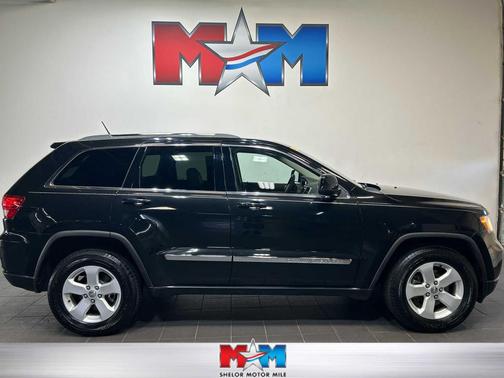 Brilliant Black Crystal Pearlcoat 2011 Jeep Grand Cherokee Laredo