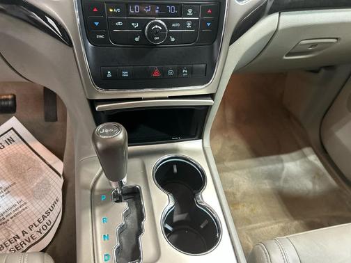 Brilliant Black Crystal Pearlcoat 2011 Jeep Grand Cherokee Laredo