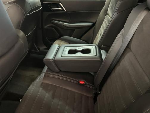 Alloy Silver Metallic 2022 Mitsubishi Outlander Black Edition S-AWC