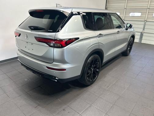 Alloy Silver Metallic 2022 Mitsubishi Outlander Black Edition S-AWC