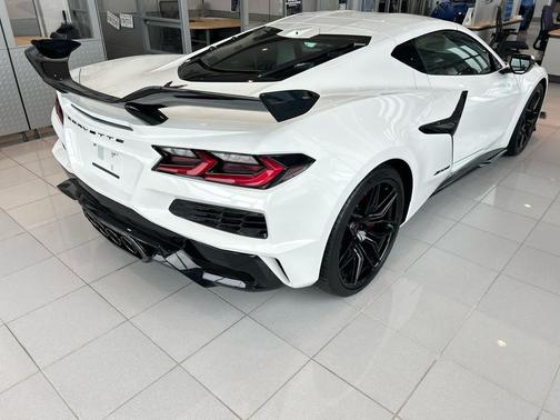 Arctic White 2026 Chevrolet Corvette Z06