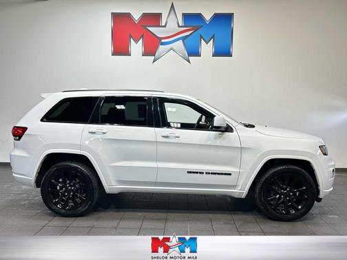 Bright White Clearcoat 2018 Jeep Grand Cherokee Altitude