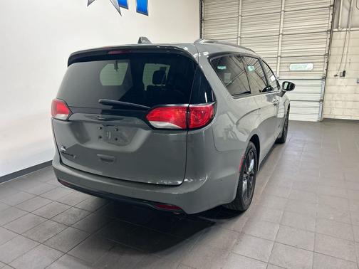 Ceramic Gray Clearcoat 2020 Chrysler Pacifica Touring L