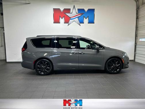Ceramic Gray Clearcoat 2020 Chrysler Pacifica Touring L
