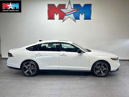 Platinum White Pearl 2026 Honda Accord SE