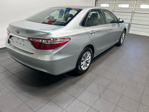 Celestial Silver Metallic 2017 Toyota Camry LE