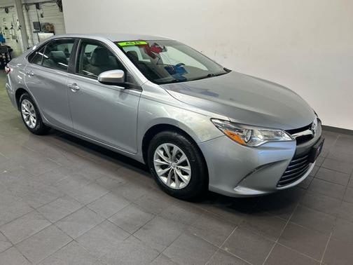 Celestial Silver Metallic 2017 Toyota Camry LE