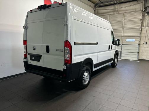 Bright White Clearcoat 2024 RAM ProMaster 2500 Tradesman