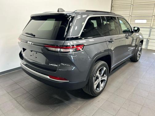 Baltic Gray Metallic Clearcoat 2026 Jeep Grand Cherokee Limited