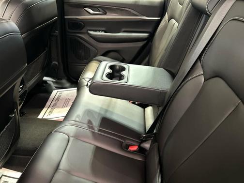 Baltic Gray Metallic Clearcoat 2026 Jeep Grand Cherokee Limited