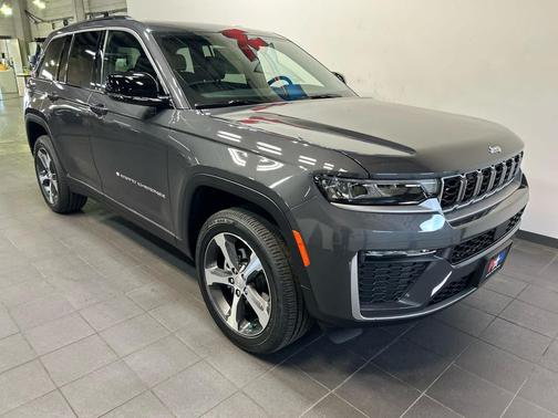 Baltic Gray Metallic Clearcoat 2026 Jeep Grand Cherokee Limited
