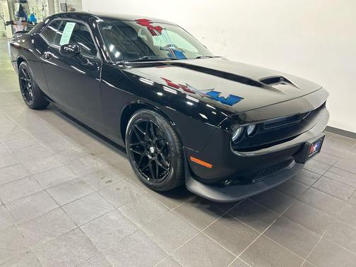 Pitch Black Clearcoat 2019 Dodge Challenger GT