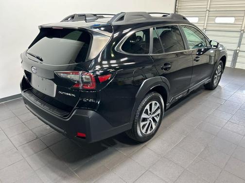 Crystal Black Silica 2024 Subaru Outback Premium