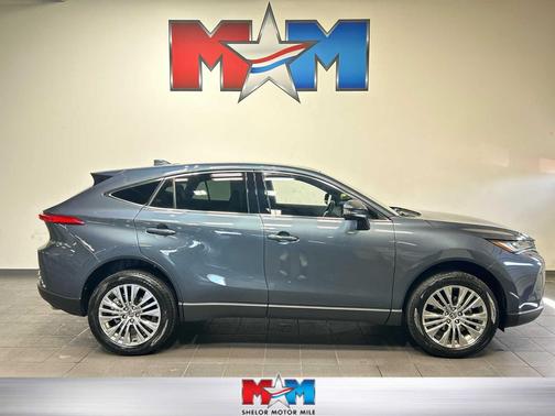 Coastal Gray Metallic 2024 Toyota Venza Limited