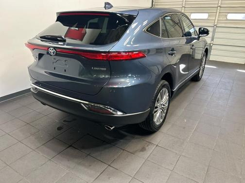 Coastal Gray Metallic 2024 Toyota Venza Limited