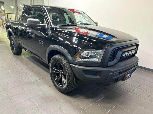 Diamond Black Crystal Pearlcoat 2022 RAM 1500 Classic Warlock Quad Cab 4x4 6'4' Box