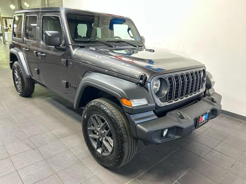 Granite Crystal Metallic Clearcoat 2025 Jeep Wrangler Sport S