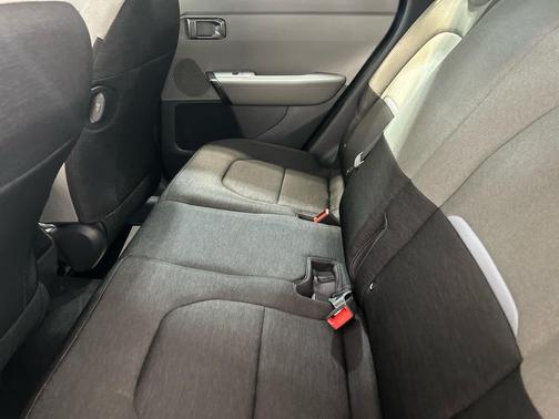 Ivory Silver 2027 Kia Seltos LX