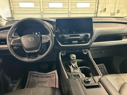 Heavy Metal 2025 Toyota Grand Highlander Platinum
