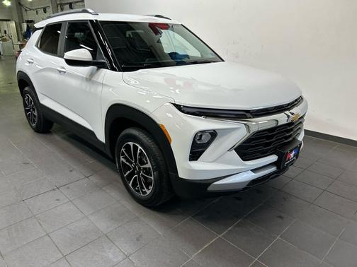 Summit White 2026 Chevrolet Trailblazer LT