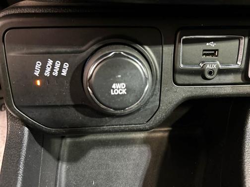 Alpine White 2018 Jeep Renegade Upland