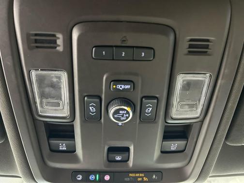 Pearl Beige Metallic 2021 GMC Yukon XL SLT