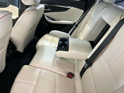 Iridescent Pearl Tricoat 2017 Chevrolet Impala Premier 2LZ