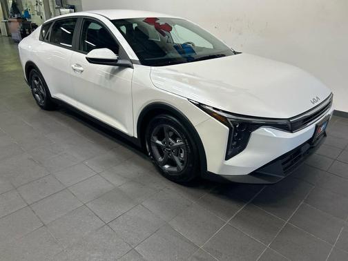 Snow White Pearl 2026 Kia K4 LXS
