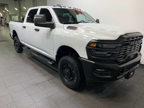 2026 RAM 2500 Tradesman Crew Cab 4x4 6'4' Box