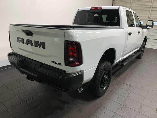 2026 RAM 2500 Tradesman Crew Cab 4x4 6'4' Box