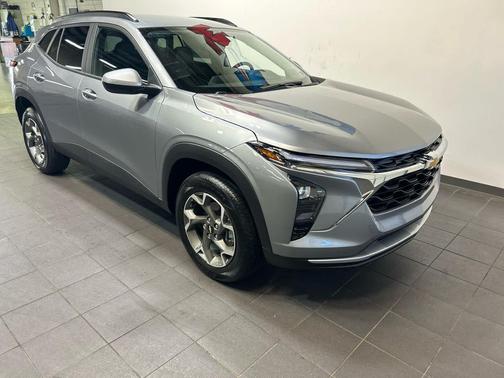 Sterling Gray Metallic 2026 Chevrolet Trax LT