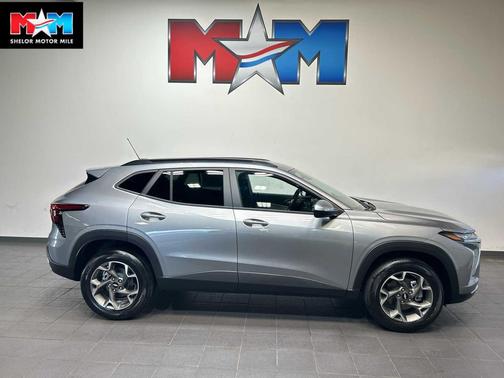 Sterling Gray Metallic 2026 Chevrolet Trax LT