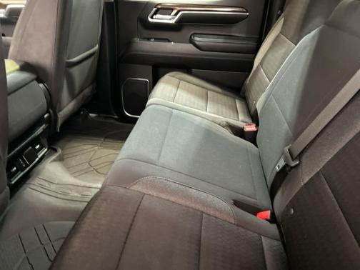 Summit White 2022 Chevrolet Silverado 1500 LT