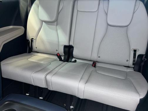 Snow White Pearl 2026 Kia Carnival Hybrid SX Prestige