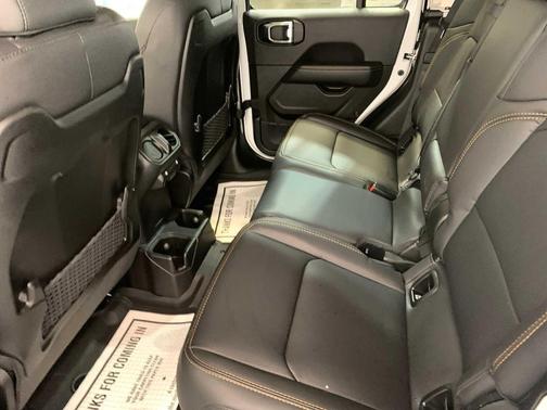 2025 Jeep Gladiator High Tide