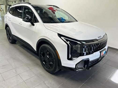 Glacial White Pearl 2026 Kia Sportage X-Line